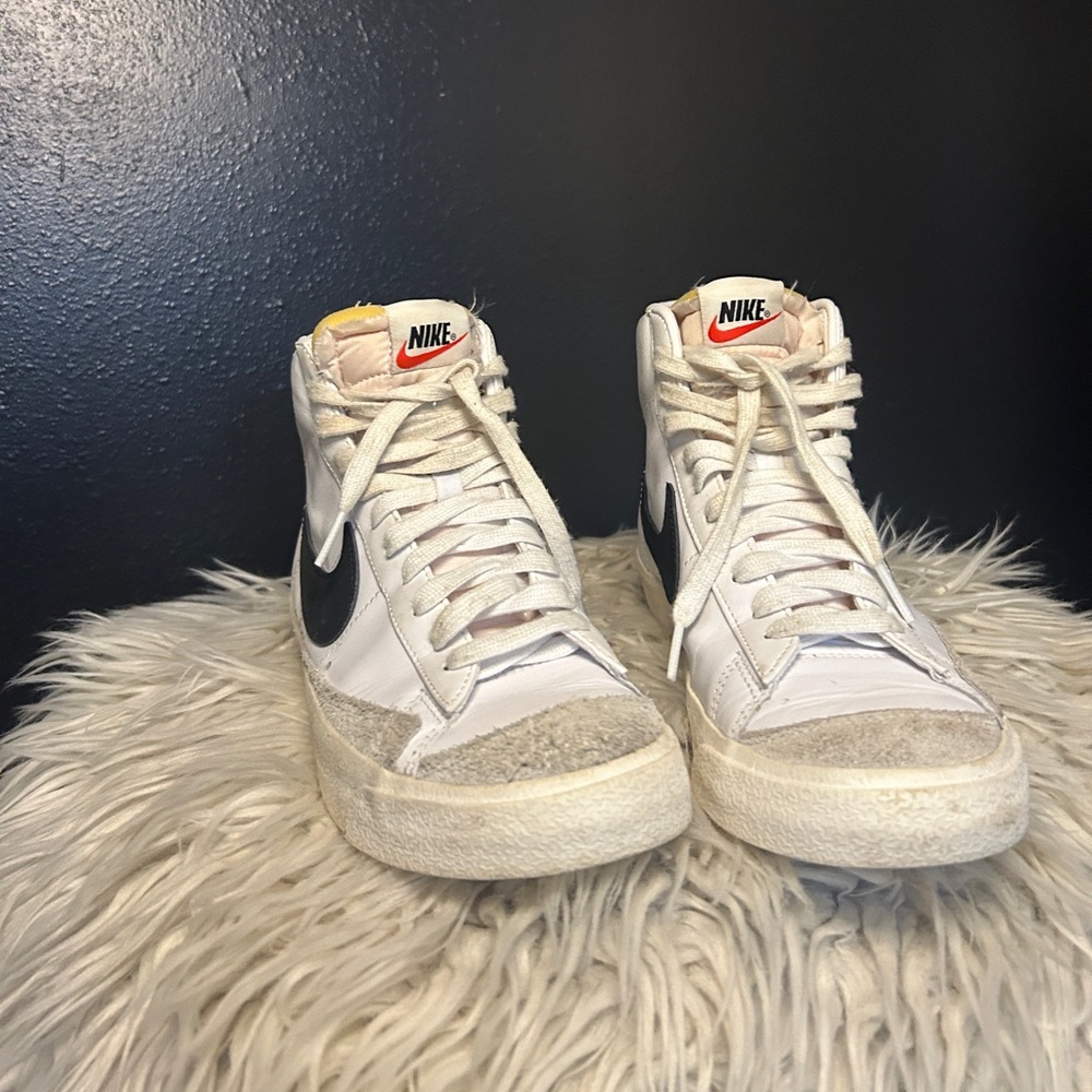Nikes - Picture 4 of 7